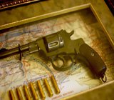 Оформление старинного оружия в багет. Револьвер системы Нагана, 1925 г., макет массо-габаритный (ММГ)