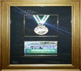 Оформление объемных предметов в багет. Медаль и фотография с соревнований "Железнодорожная футбольная лига".